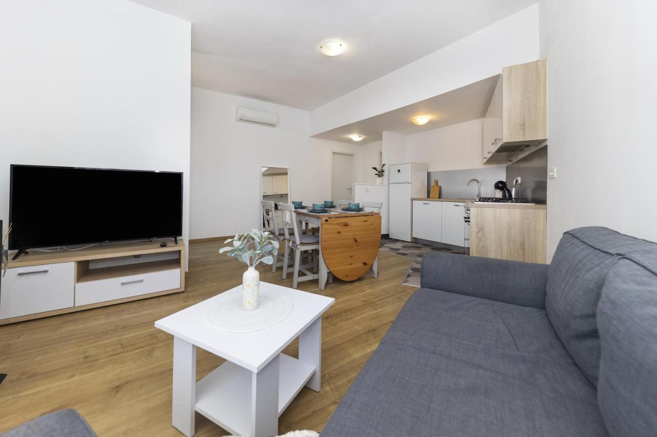 Apartments 23 And 25 With Free Private Parking Zara Esterno foto