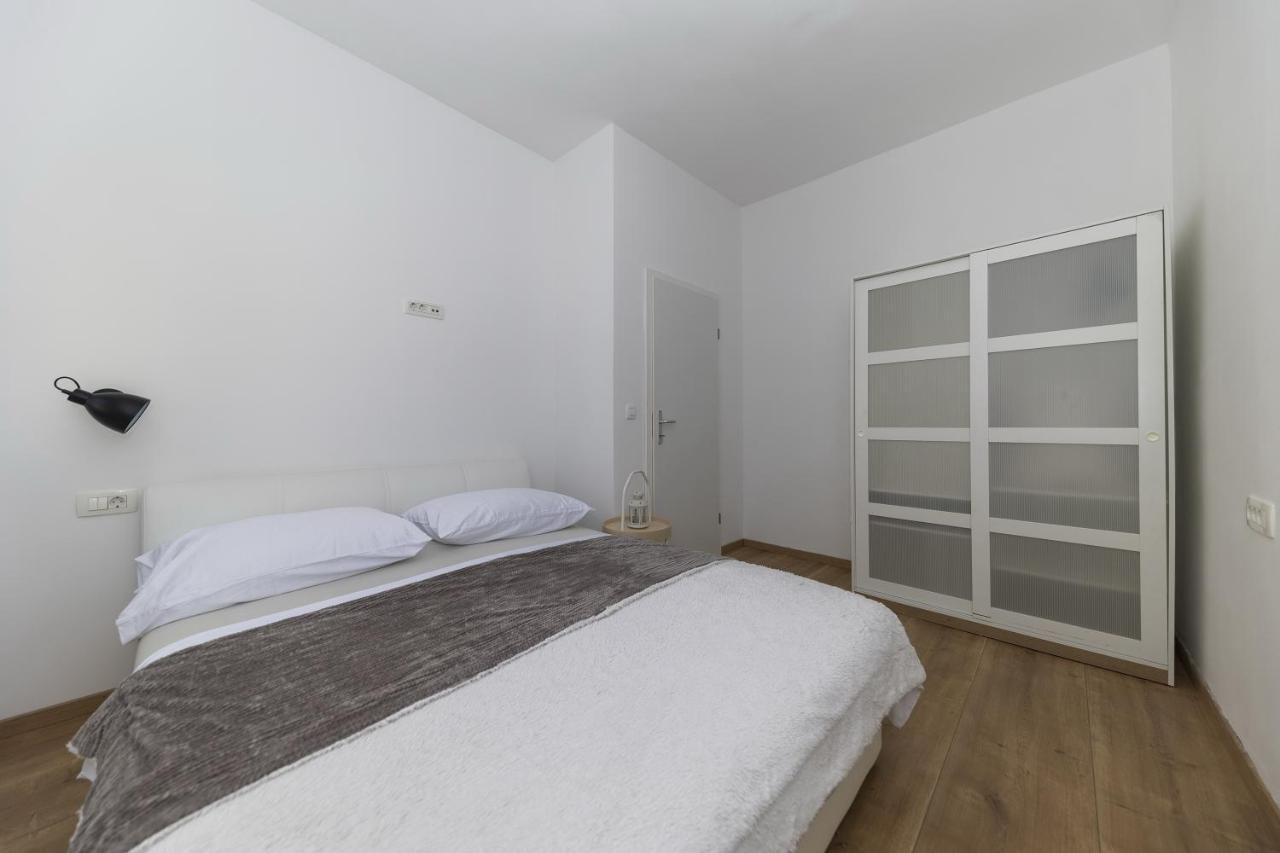 Apartments 23 And 25 With Free Private Parking Zara Esterno foto