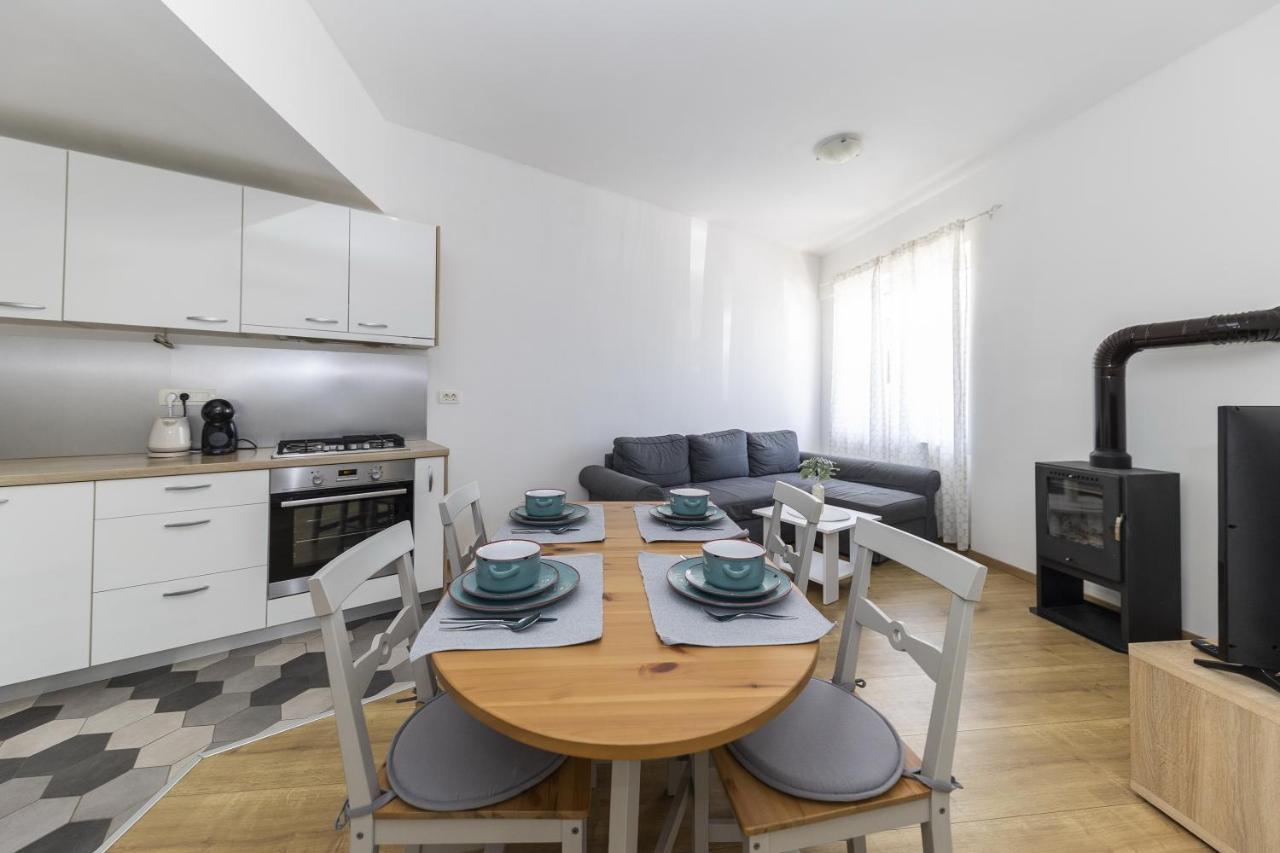 Apartments 23 And 25 With Free Private Parking Zara Esterno foto