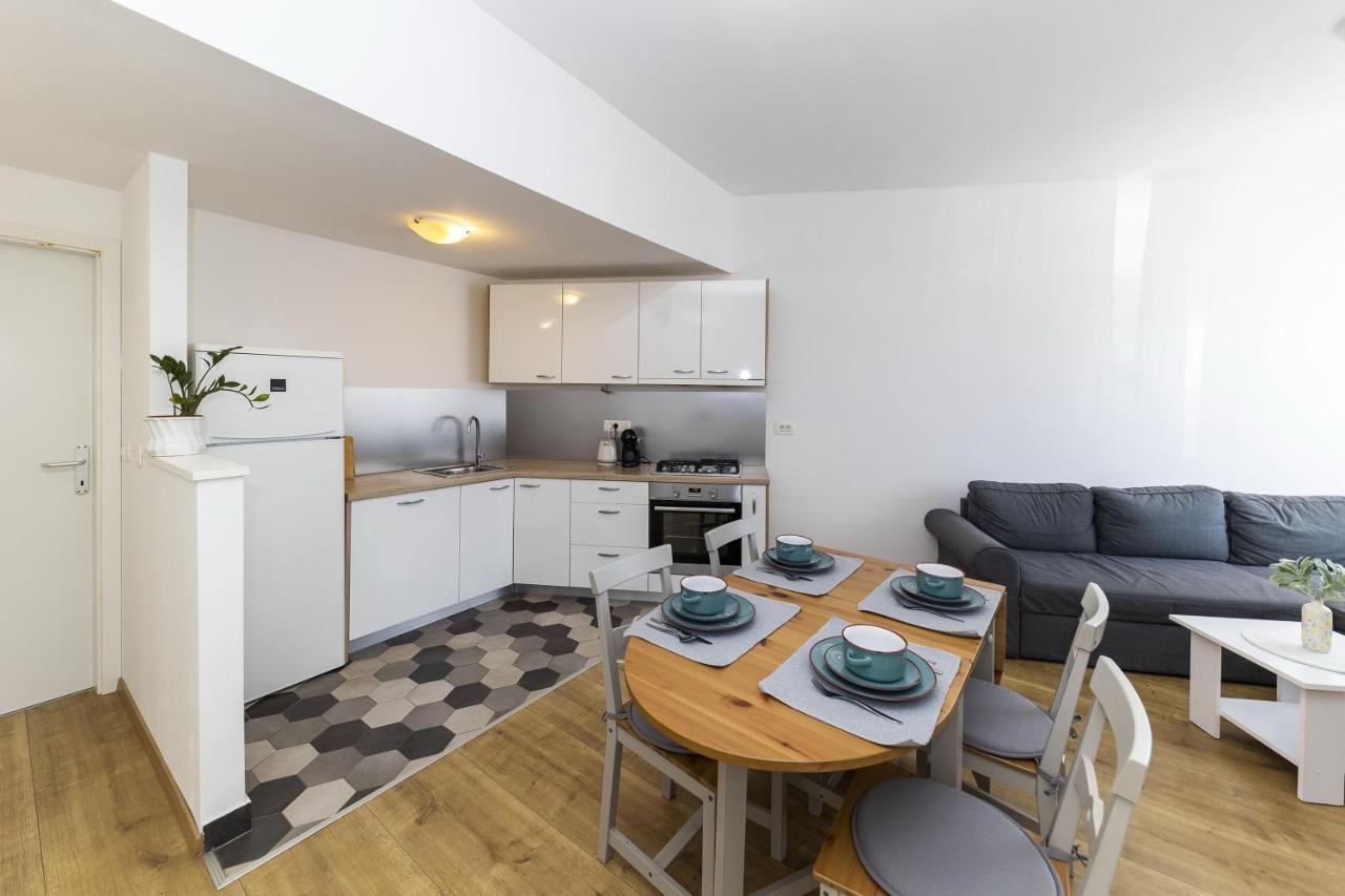 Apartments 23 And 25 With Free Private Parking Zara Esterno foto