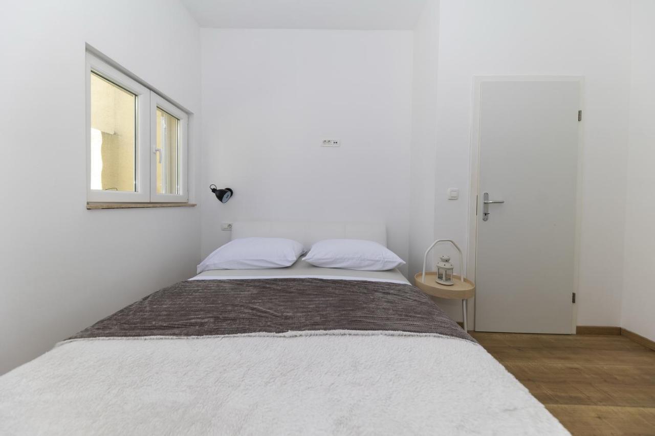 Apartments 23 And 25 With Free Private Parking Zara Esterno foto