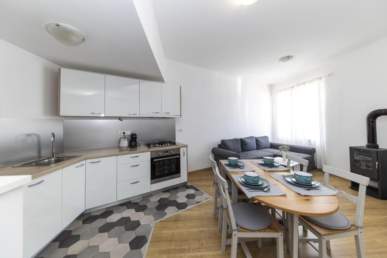 Apartments 23 And 25 With Free Private Parking Zara Esterno foto