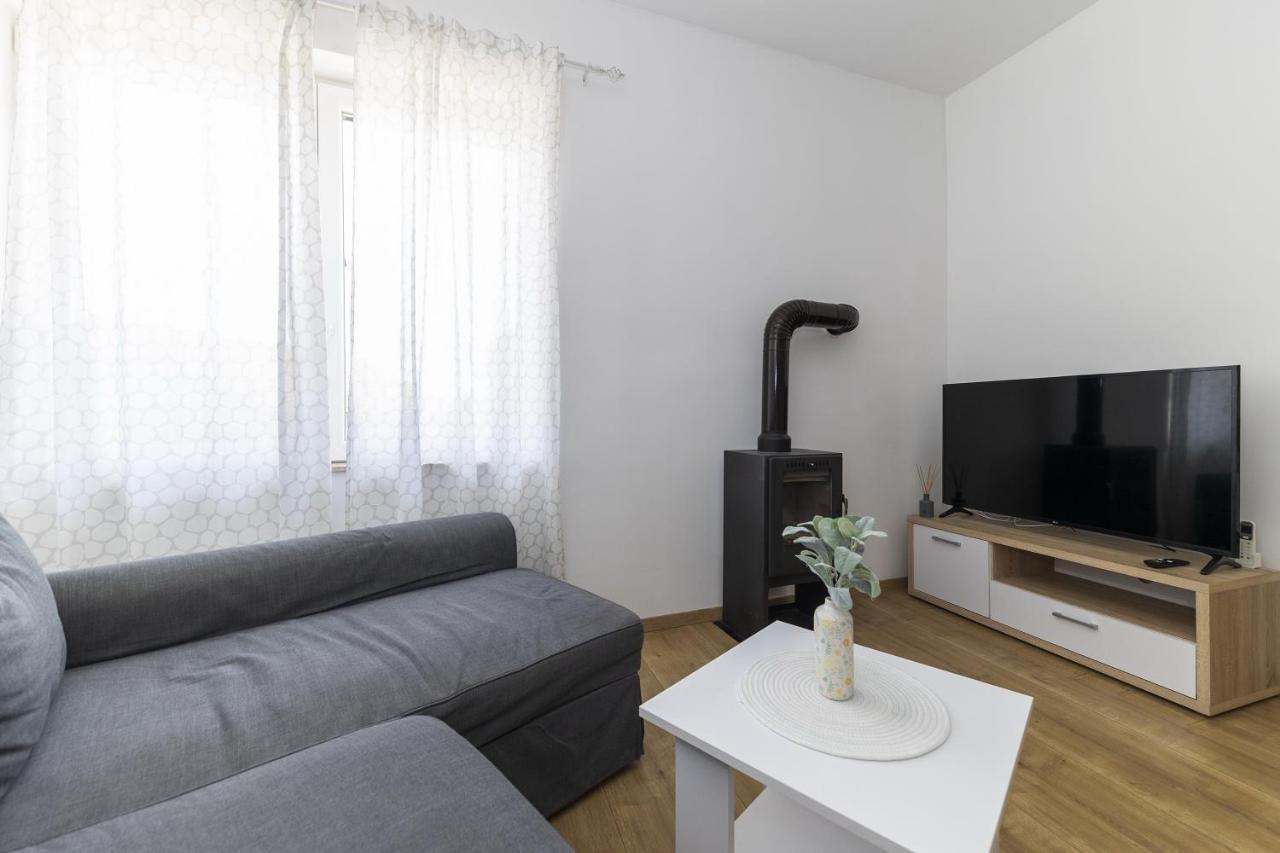 Apartments 23 And 25 With Free Private Parking Zara Esterno foto