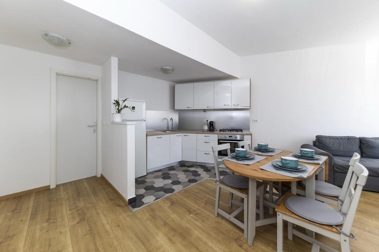 Apartments 23 And 25 With Free Private Parking Zara Esterno foto