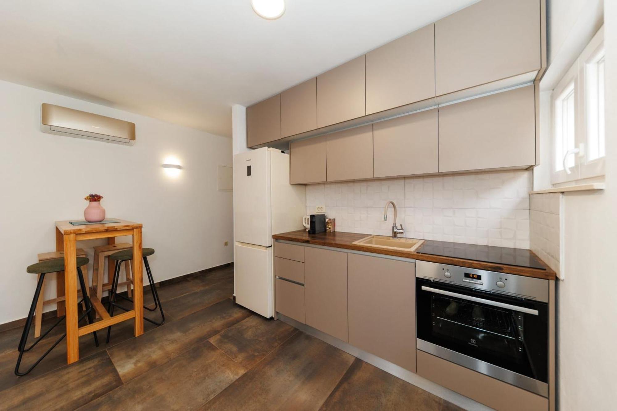 Apartments 23 And 25 With Free Private Parking Zara Esterno foto